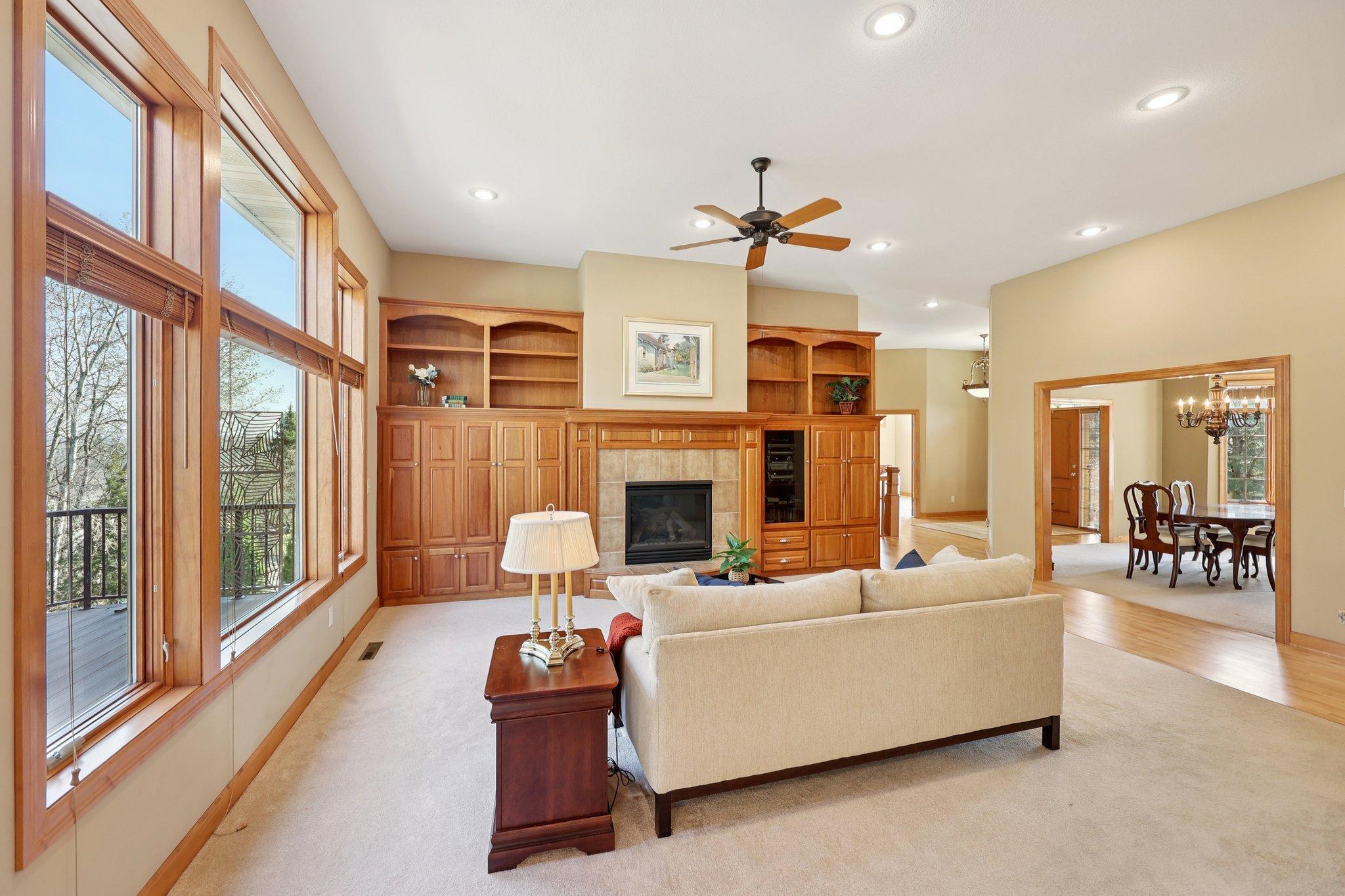 13-web-or-mls-Kings Ct.-S2603-013.jpg