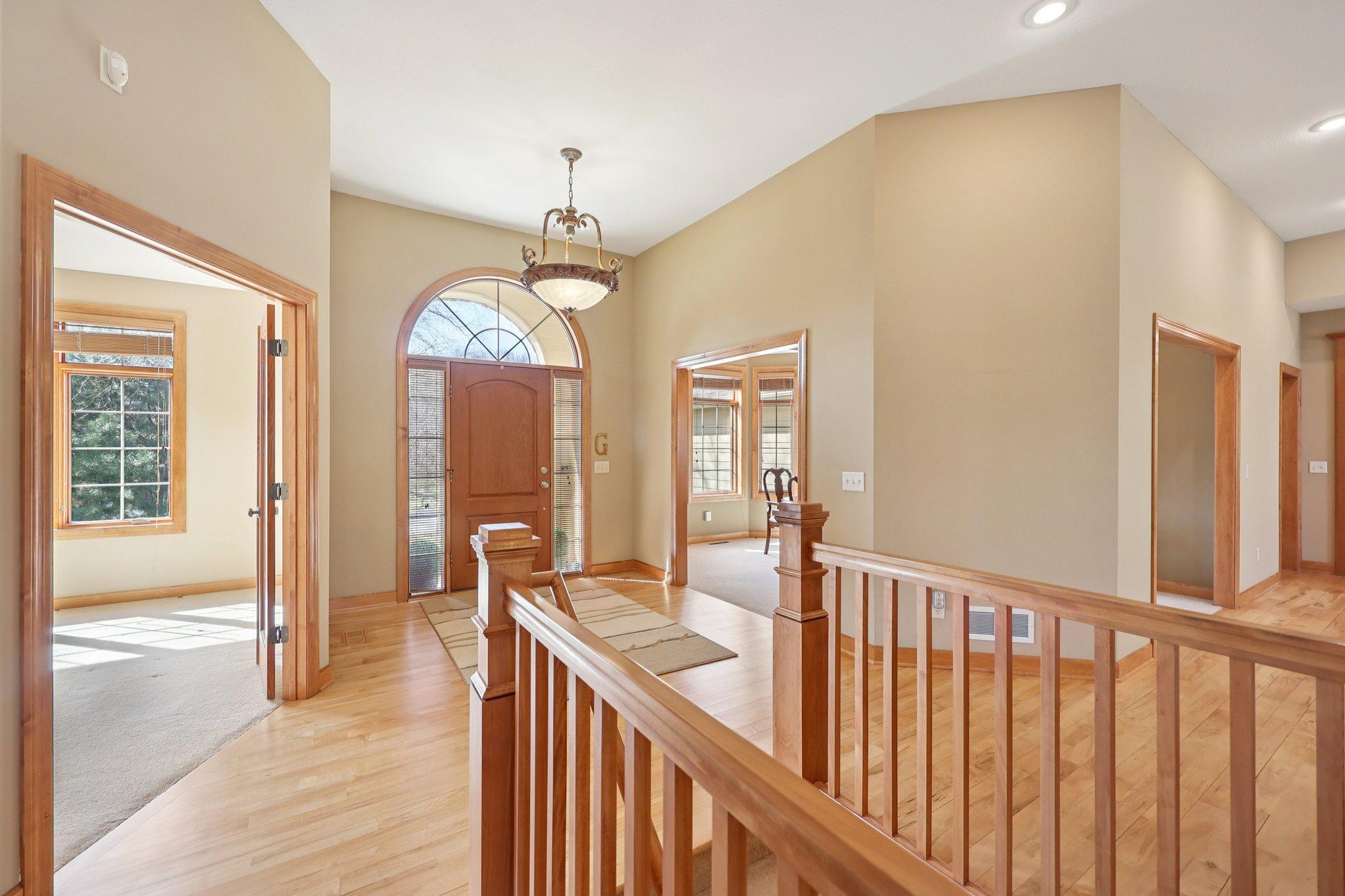43-web-or-mls-Kings Ct.-S2603-043.jpg