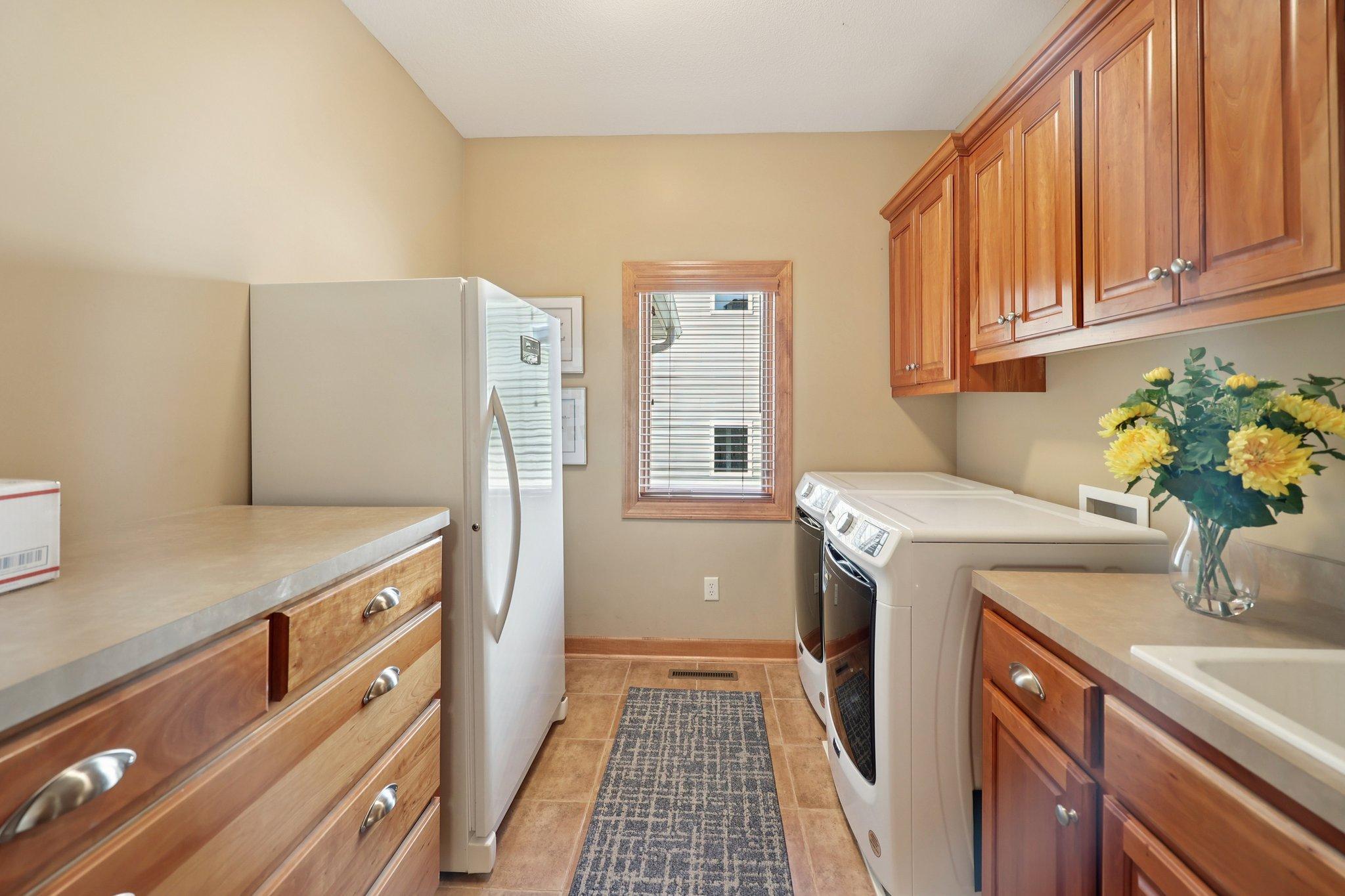 47-web-or-mls-Kings Ct.-S2603-047.jpg