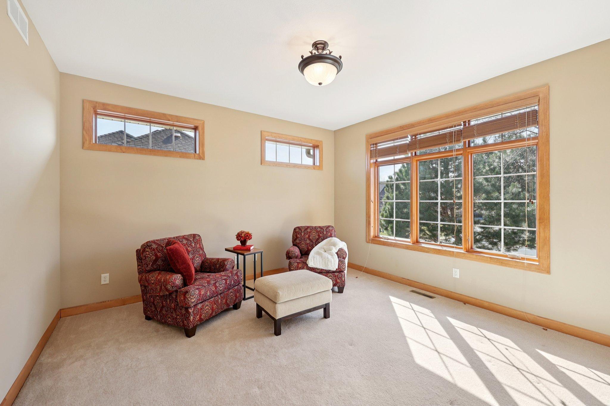 34-web-or-mls-Kings Ct.-S2603-034.jpg