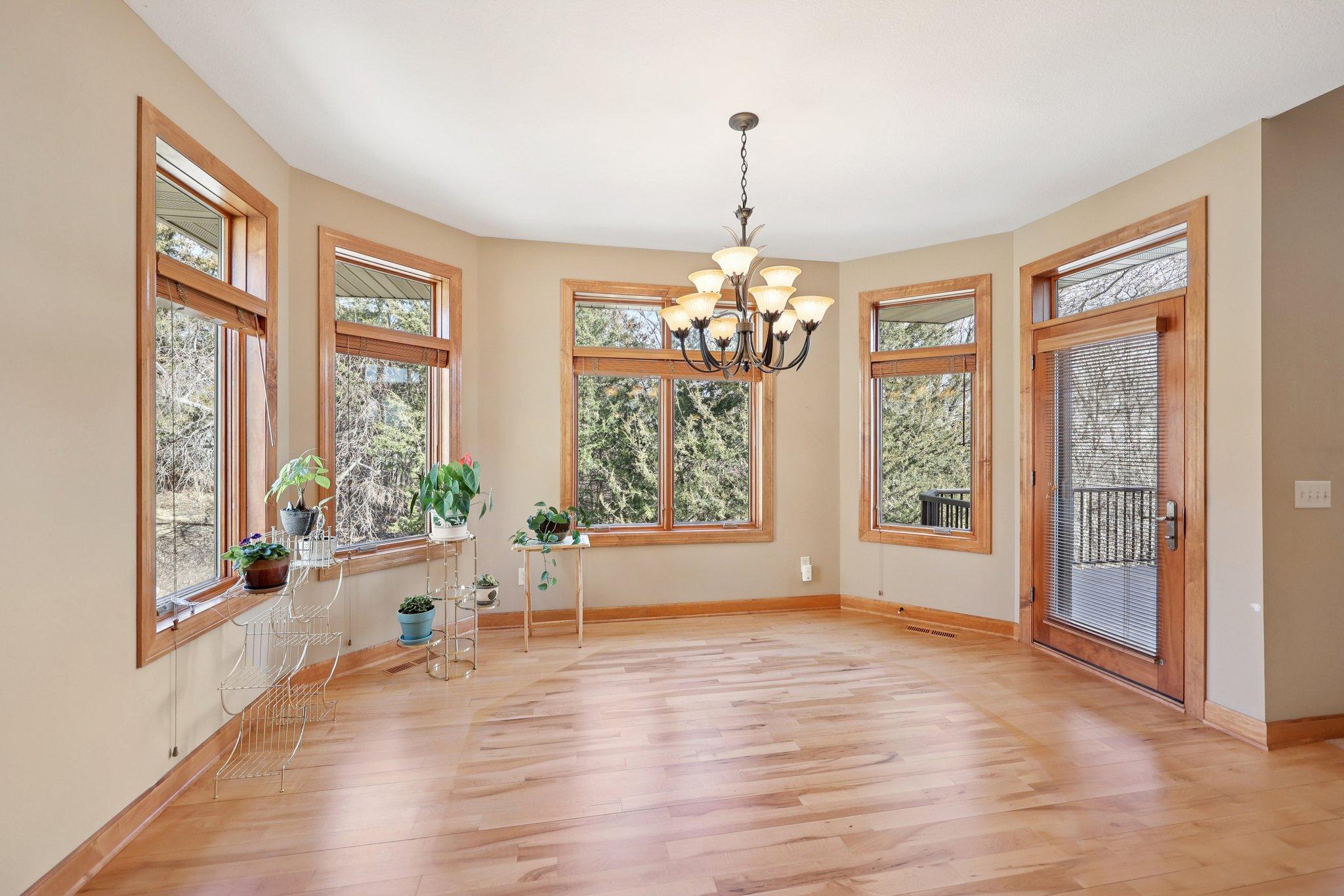 44-web-or-mls-Kings Ct.-S2603-044.jpg