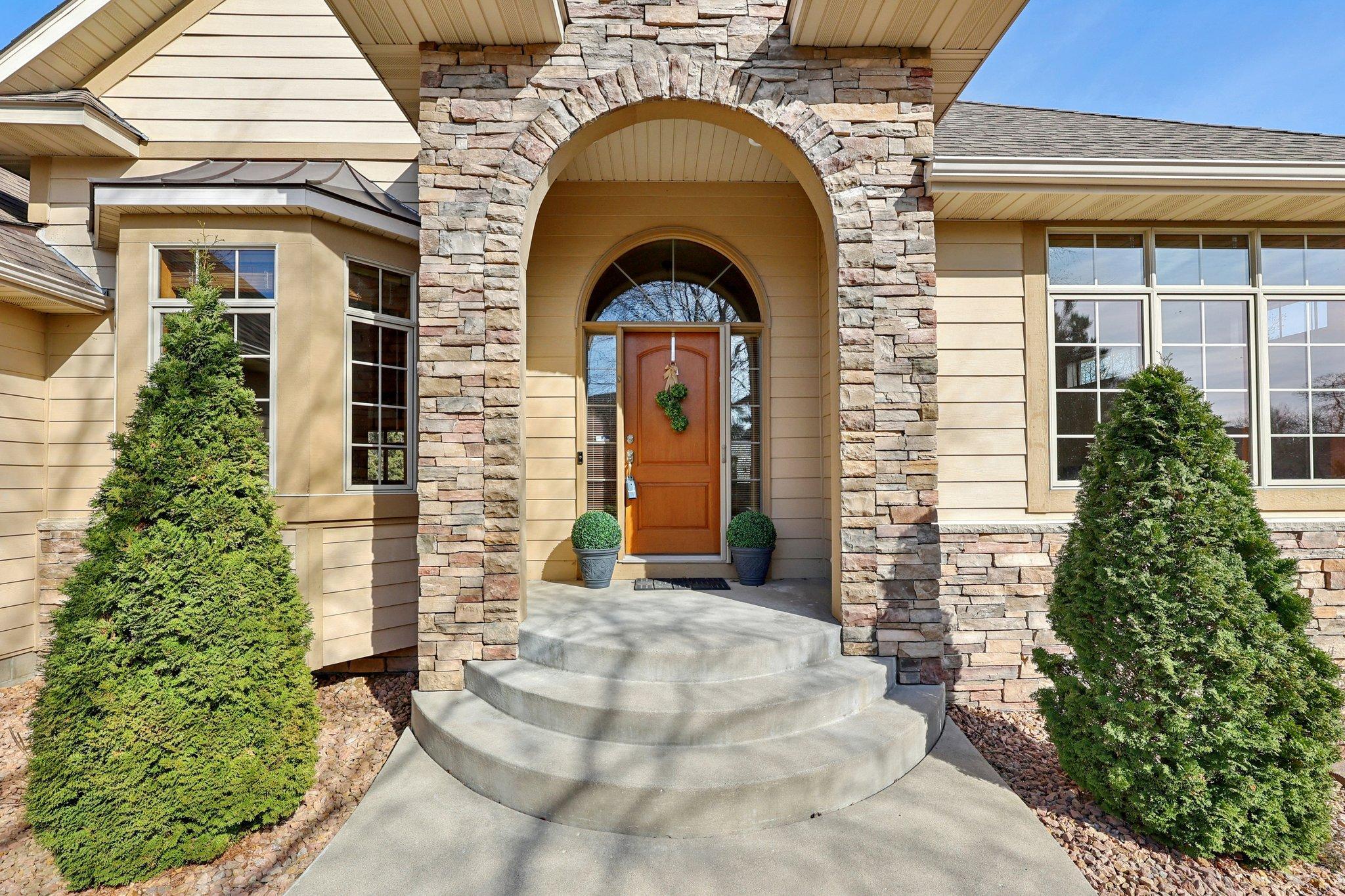 8-web-or-mls-Kings Ct.-S2603-008.jpg