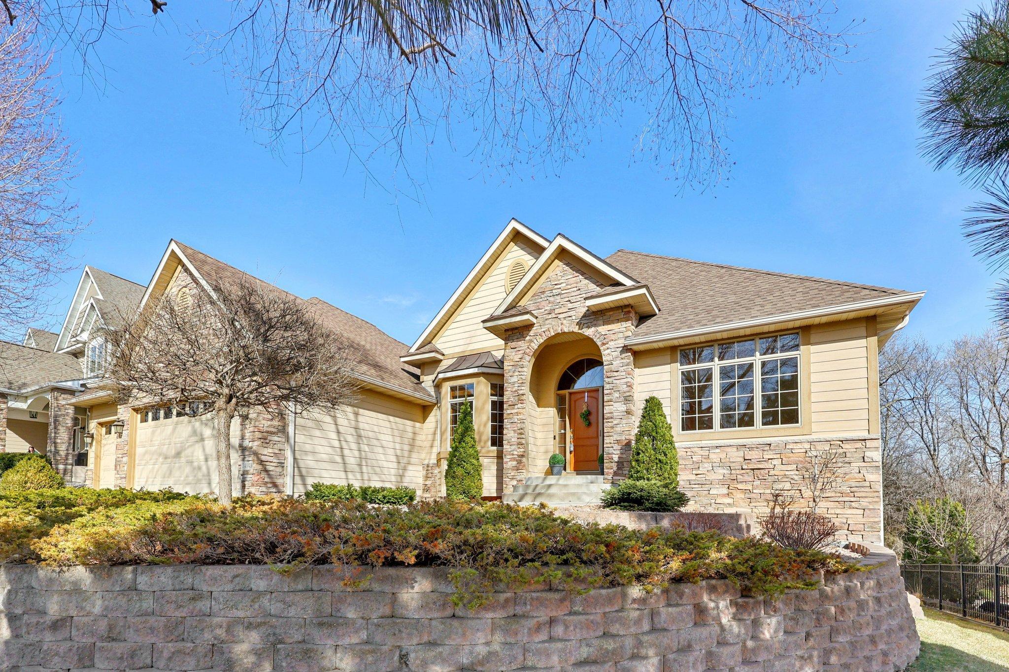 5-web-or-mls-Kings Ct.-S2603-005.jpg