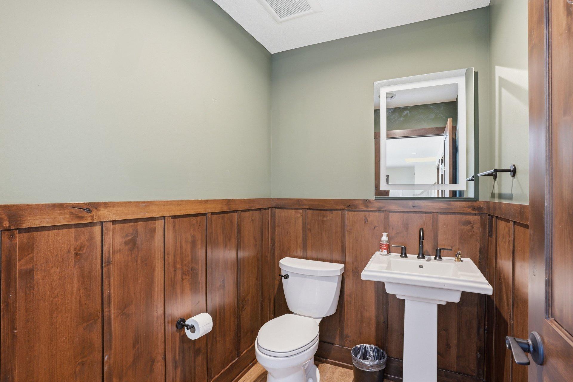 main floor 1/2 bath
