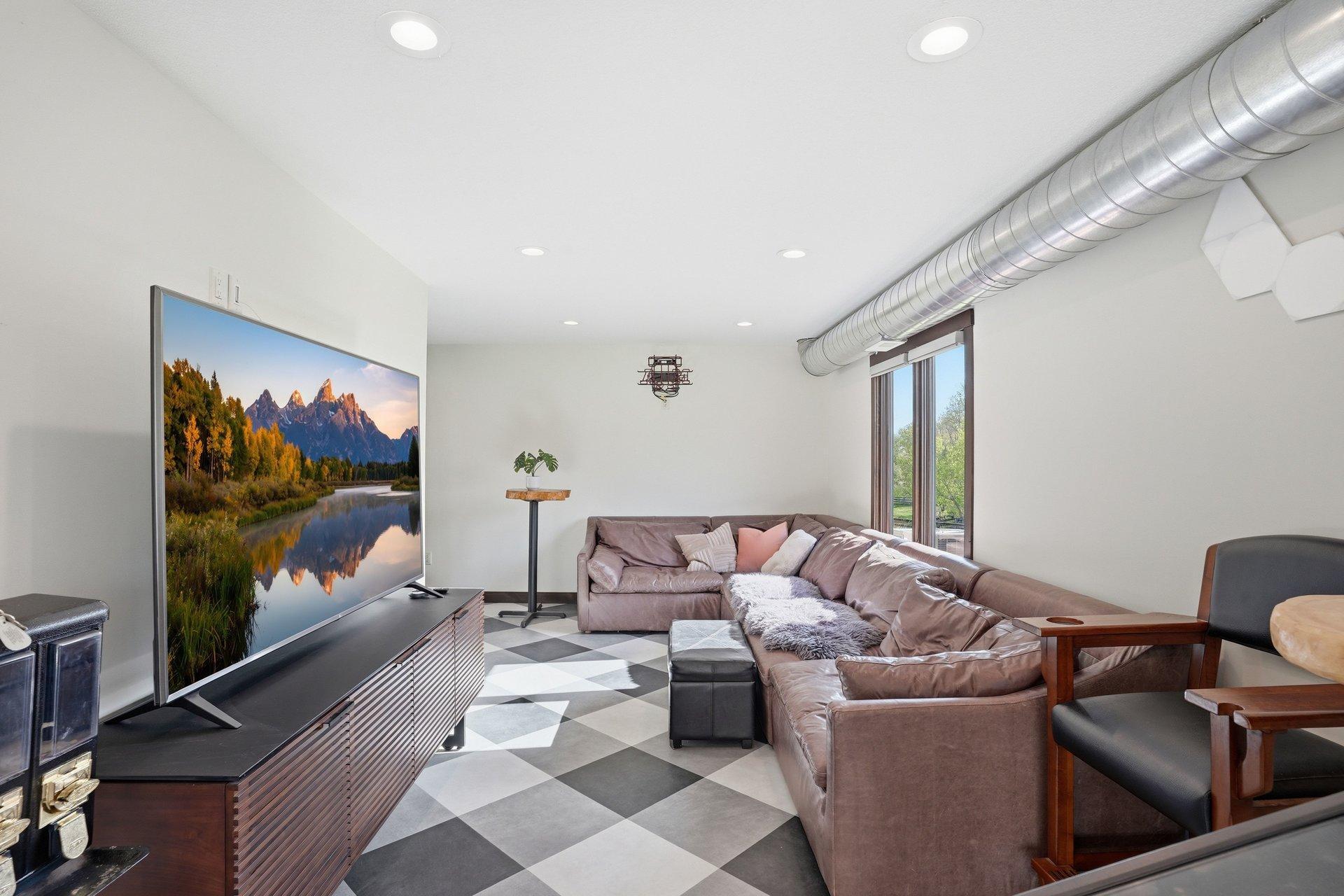 095 gameroom lounge