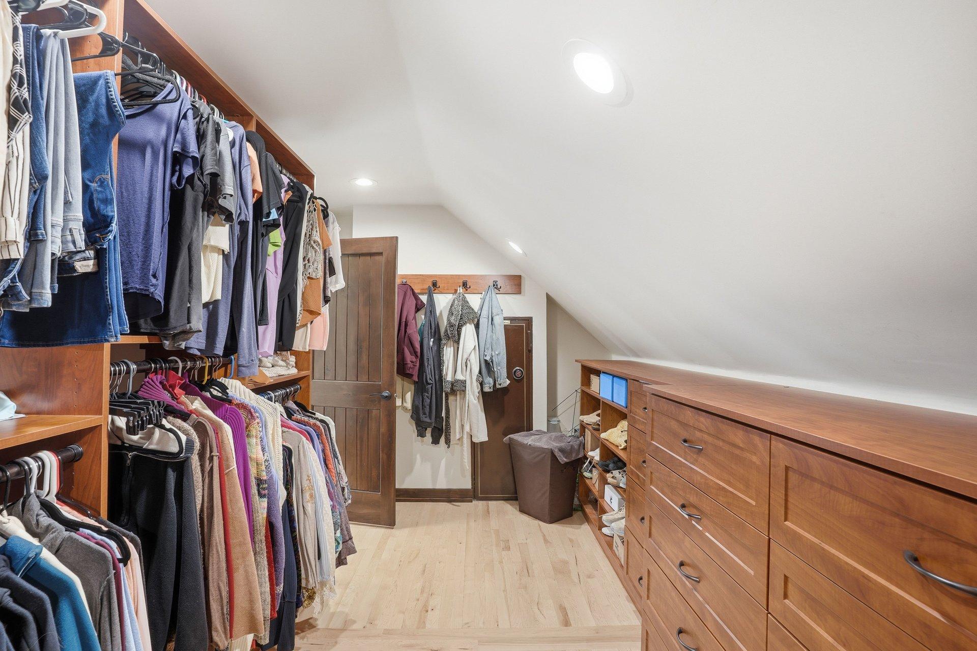 058 primary closet