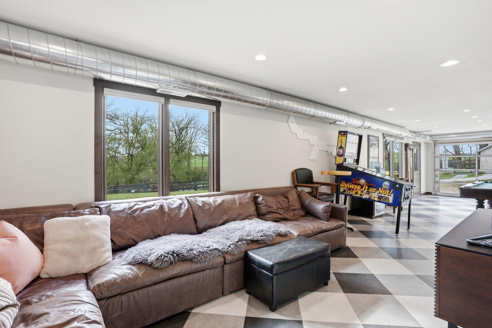 gameroom lounge