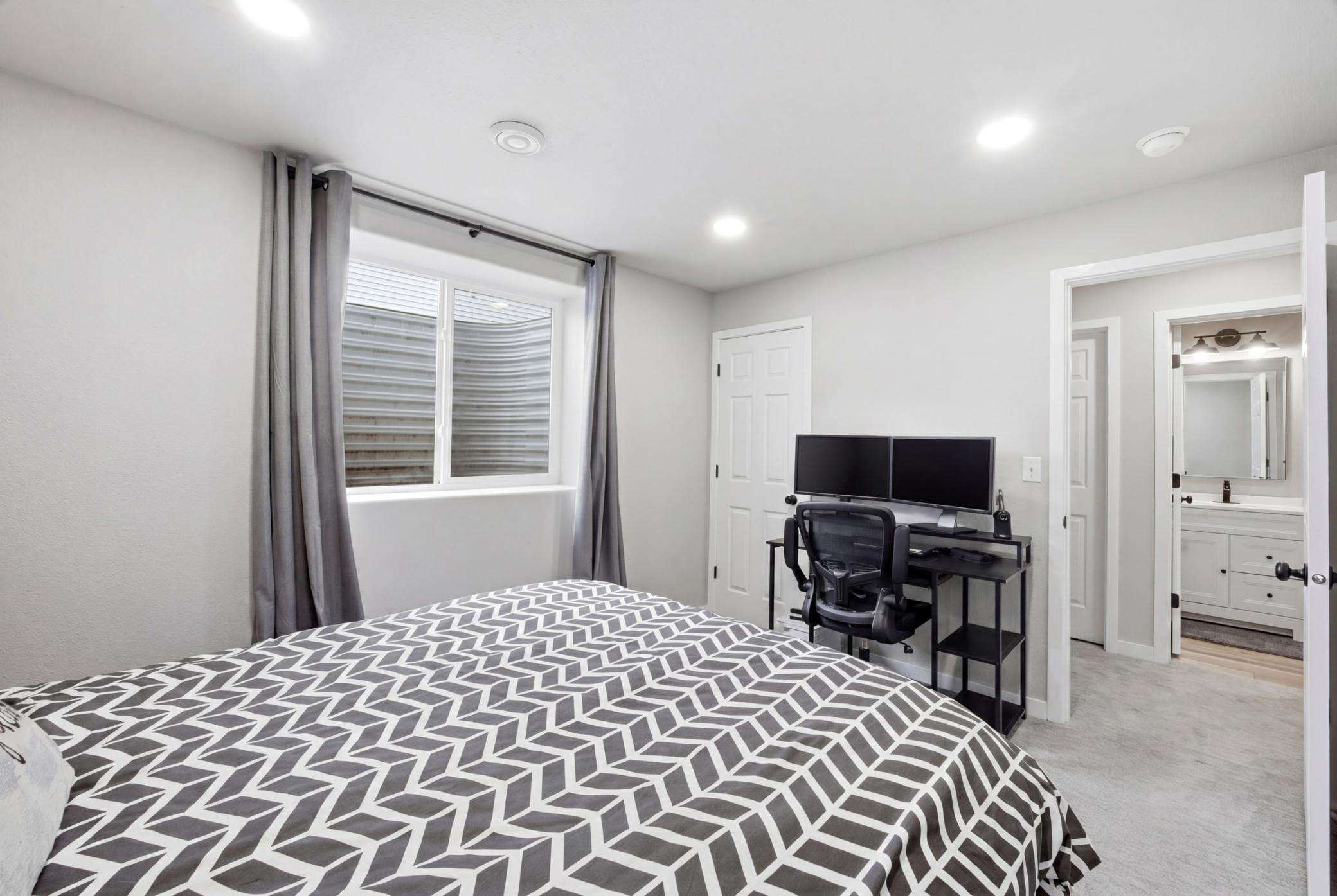 4th bedroom - Basement
