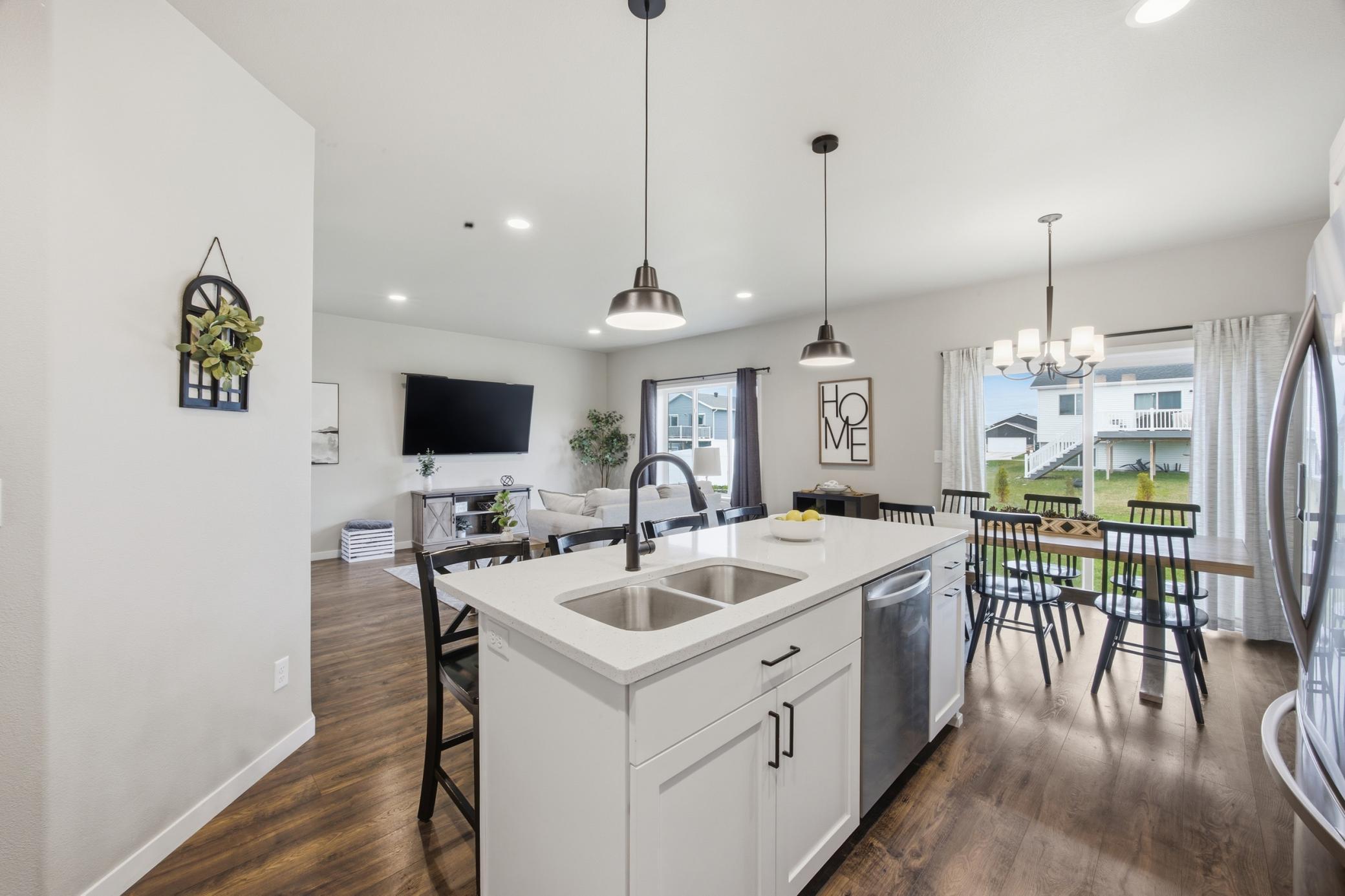 Dual sink + stainless appliances