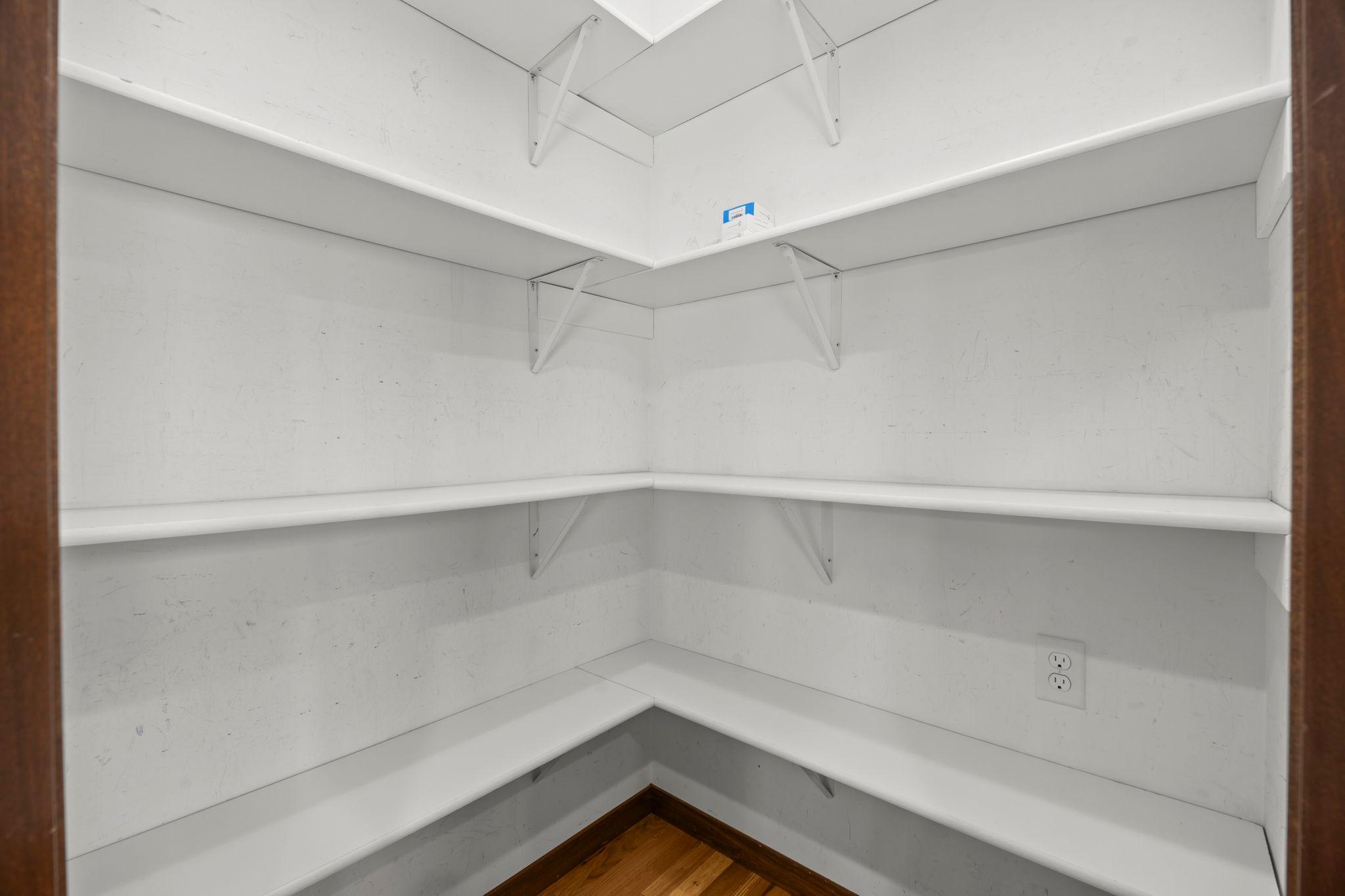 Walk in pantry