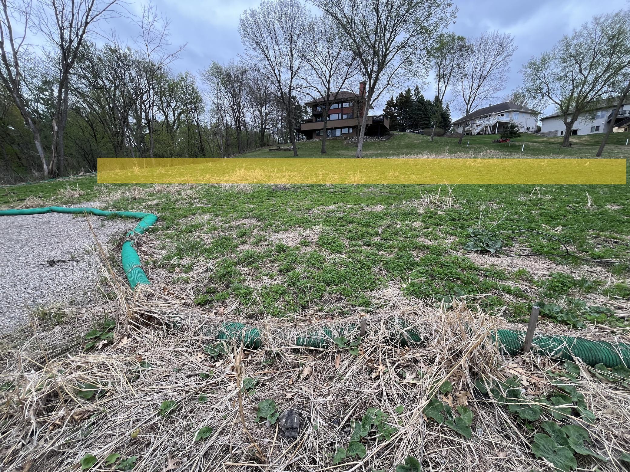 Highlighted area shows approximate Eastern lot line.