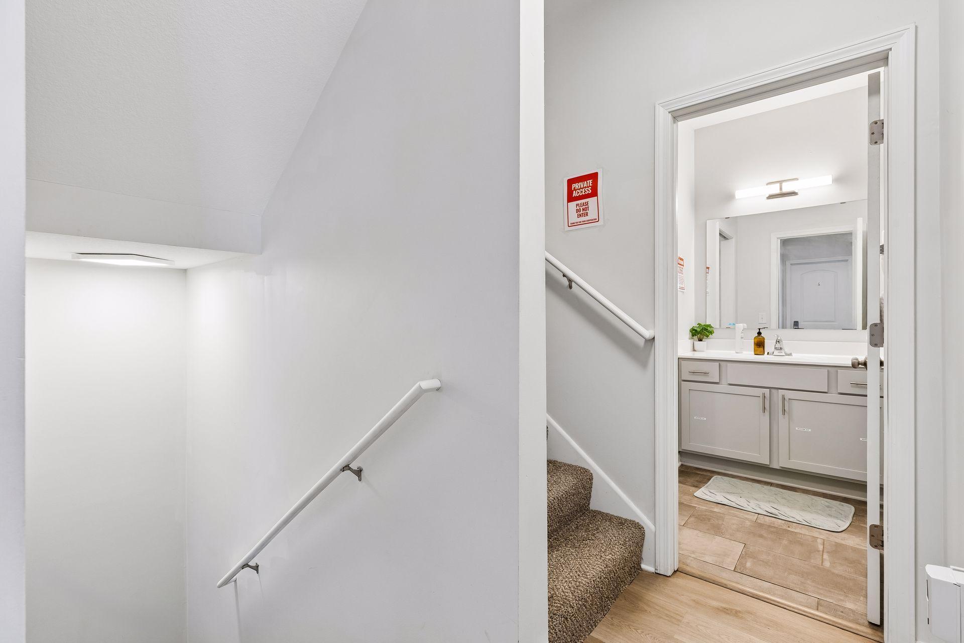 Upper level landing - 3 bedrooms on this level