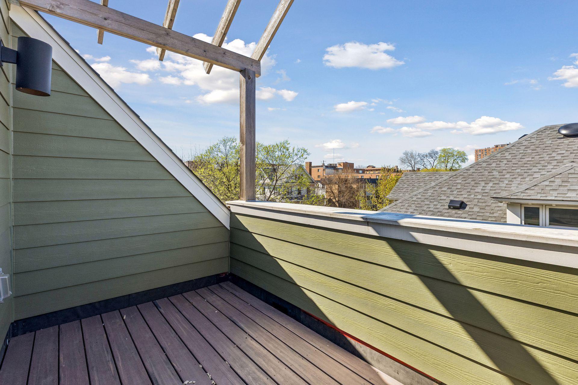 Private rooftop deck!