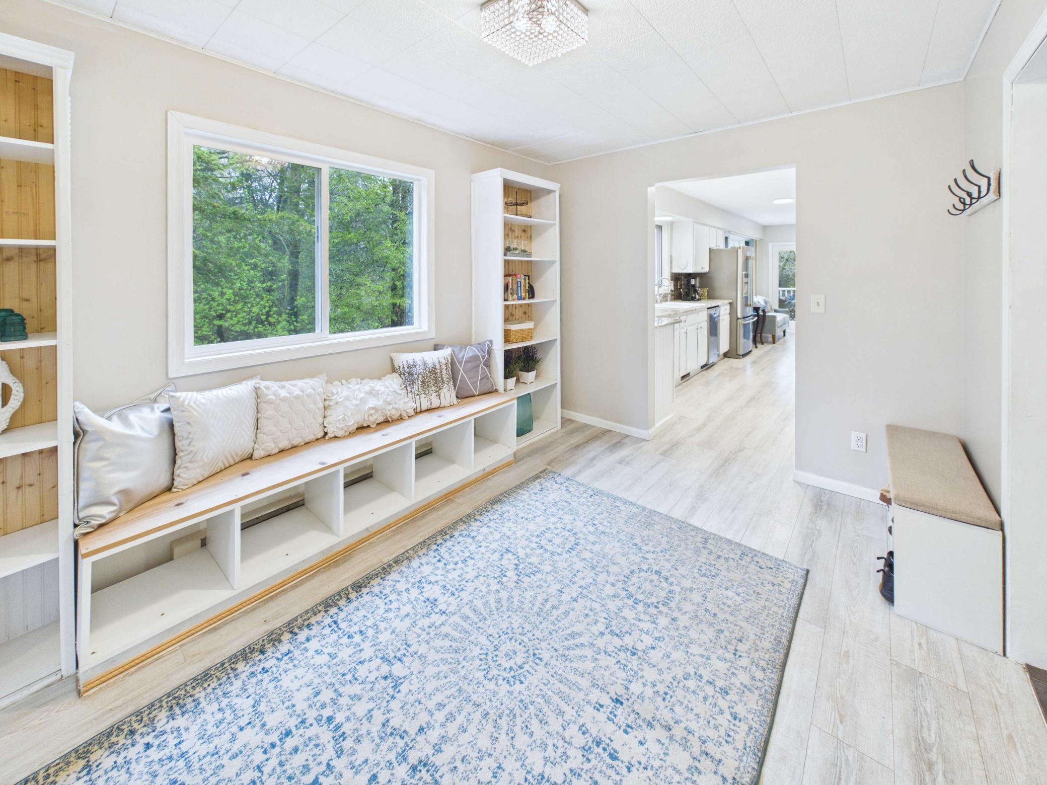 Bonus room (Entry, Mudroom or Office potential)