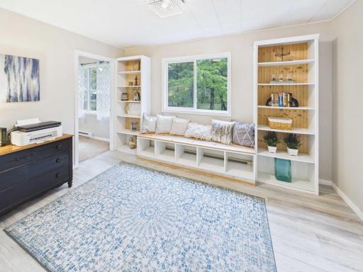 Bonus room (Entry, Mudroom or Office potential)