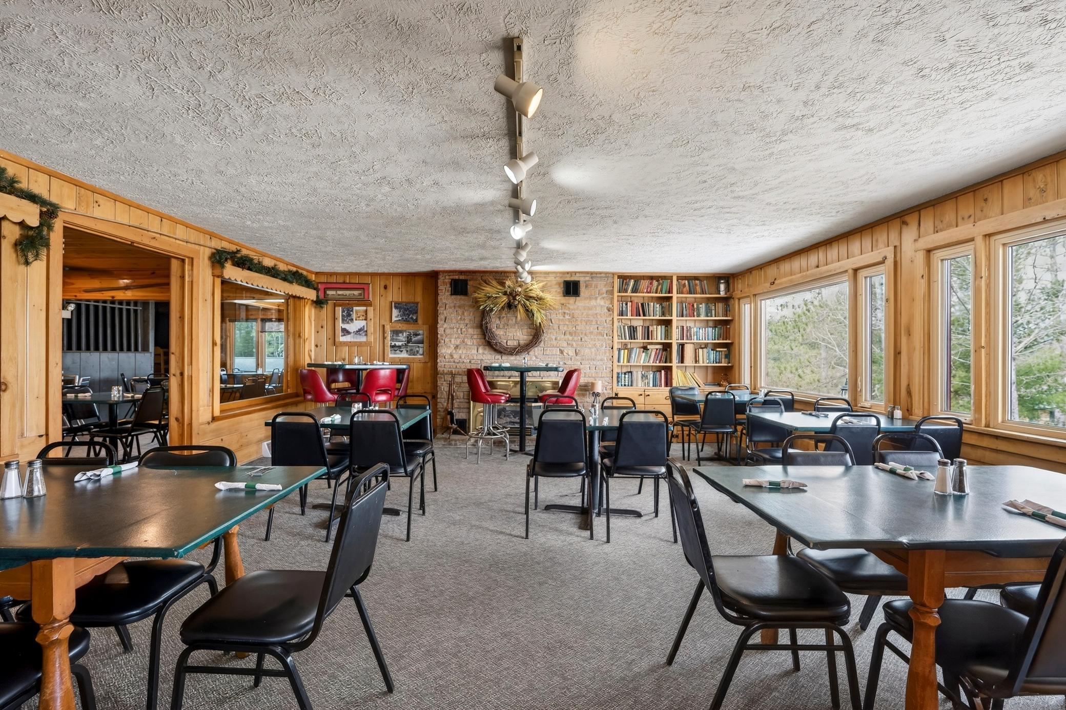 LostLandLakeLodge-39.jpg