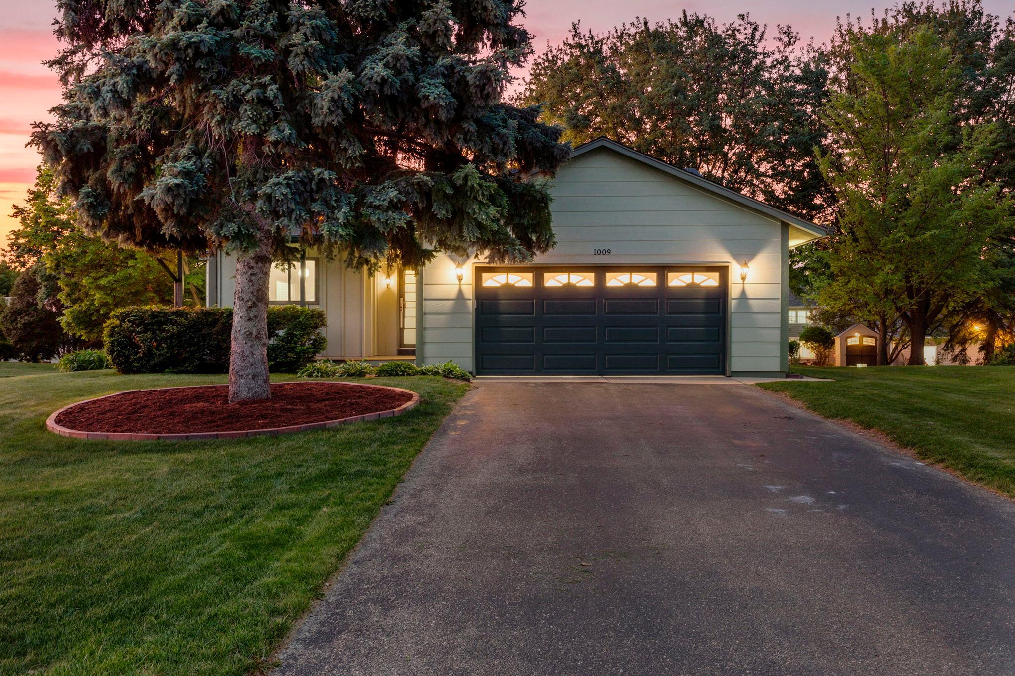 1-web-or-mls-1009 Gramsey Pl-3 copy.jpg