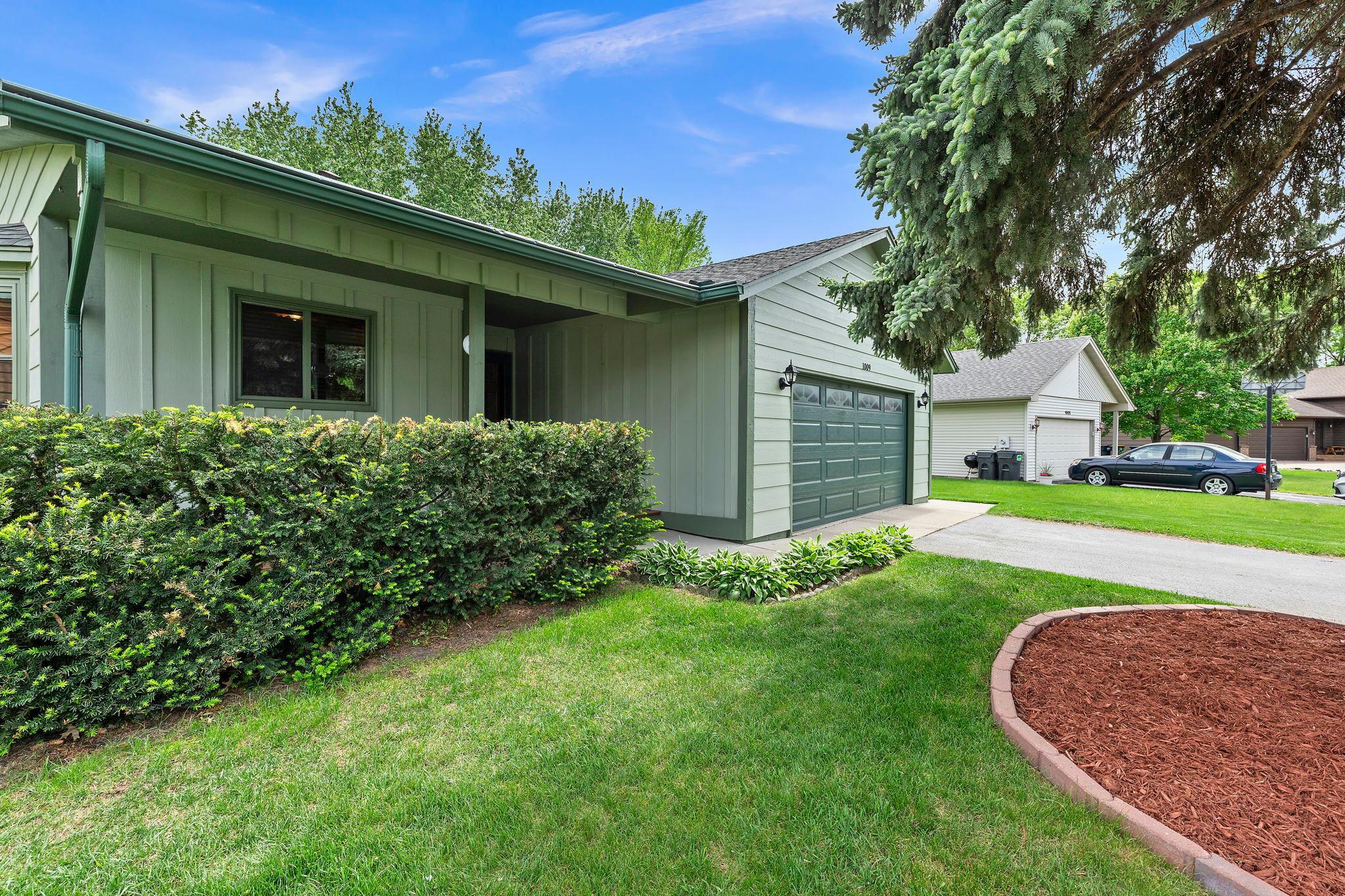 16-web-or-mls-1009 Gramsey Pl-45.jpg