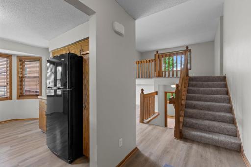 1009 Gramsey Place, Burnsville, MN 55306
