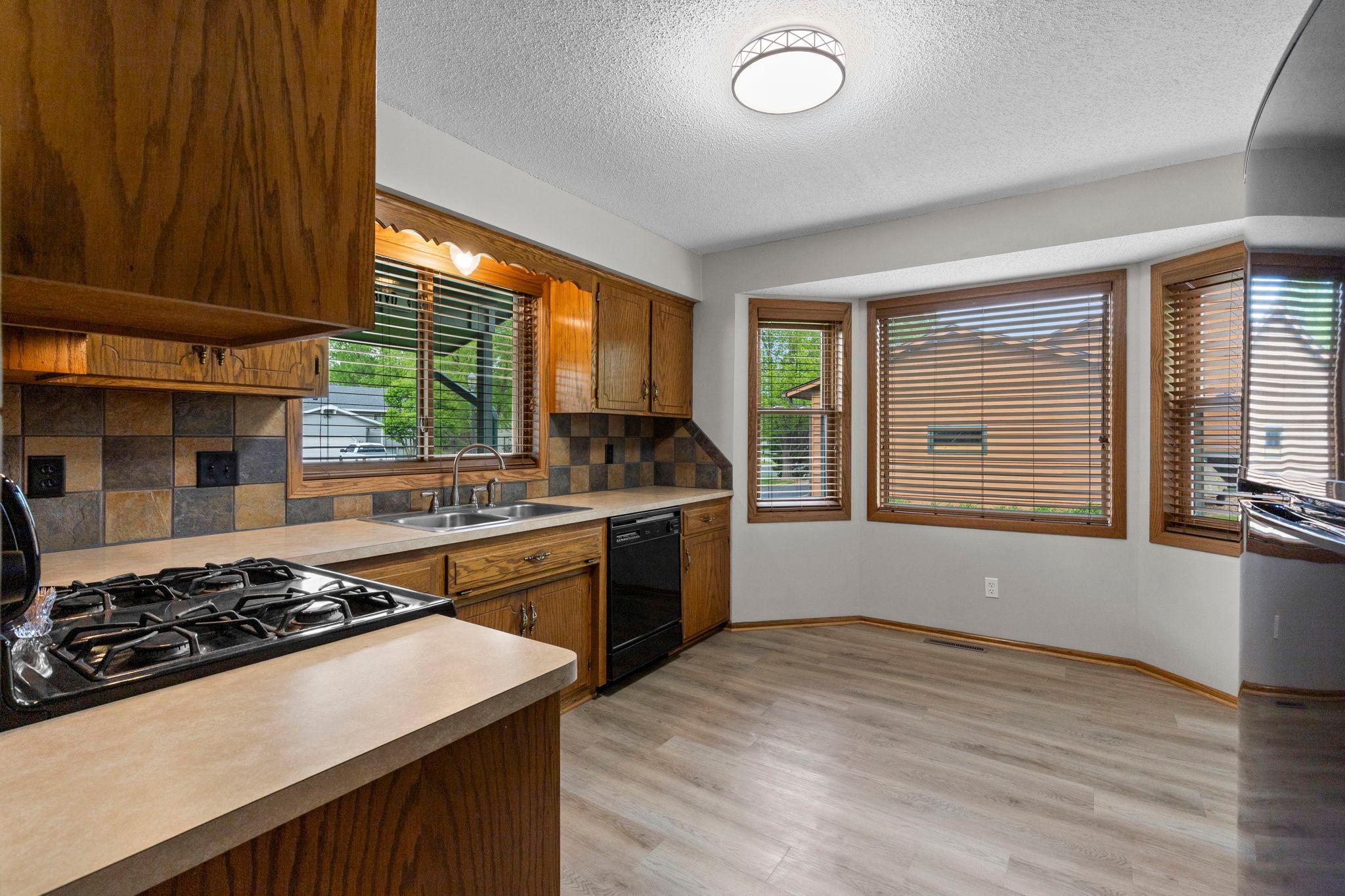 32-web-or-mls-1009 Gramsey Pl-60.jpg