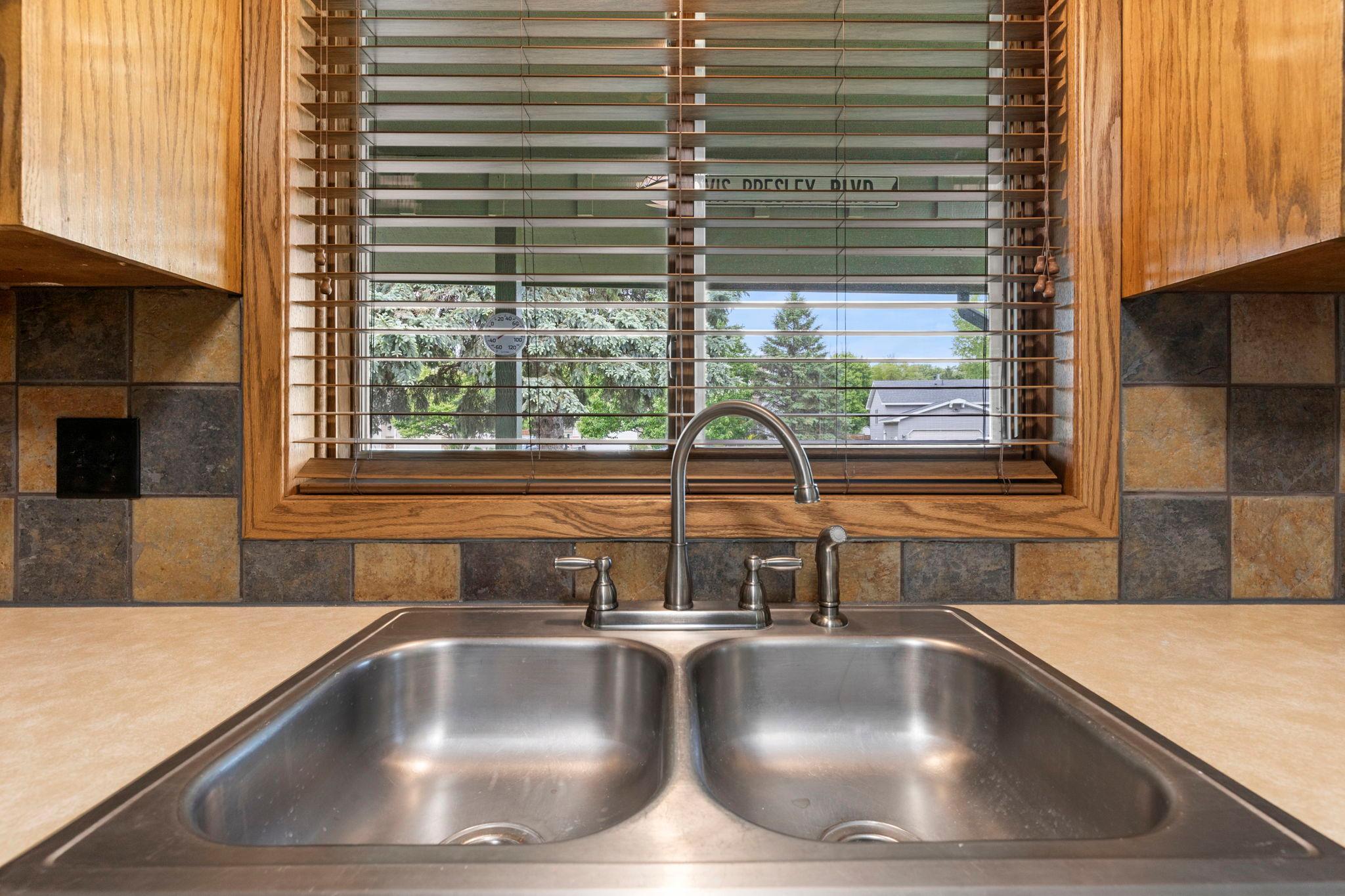 35-web-or-mls-1009 Gramsey Pl-69.jpg