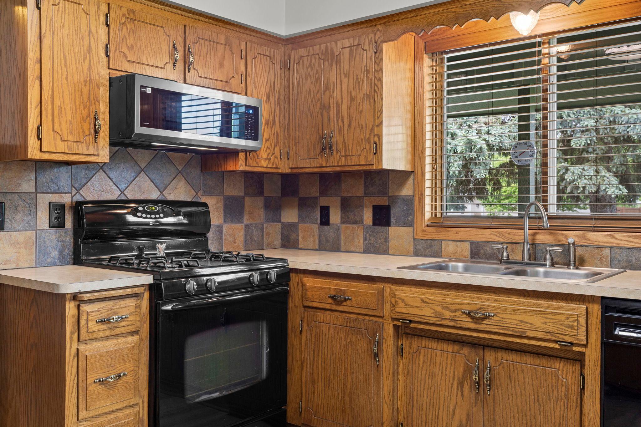 37-web-or-mls-1009 Gramsey Pl-75.jpg