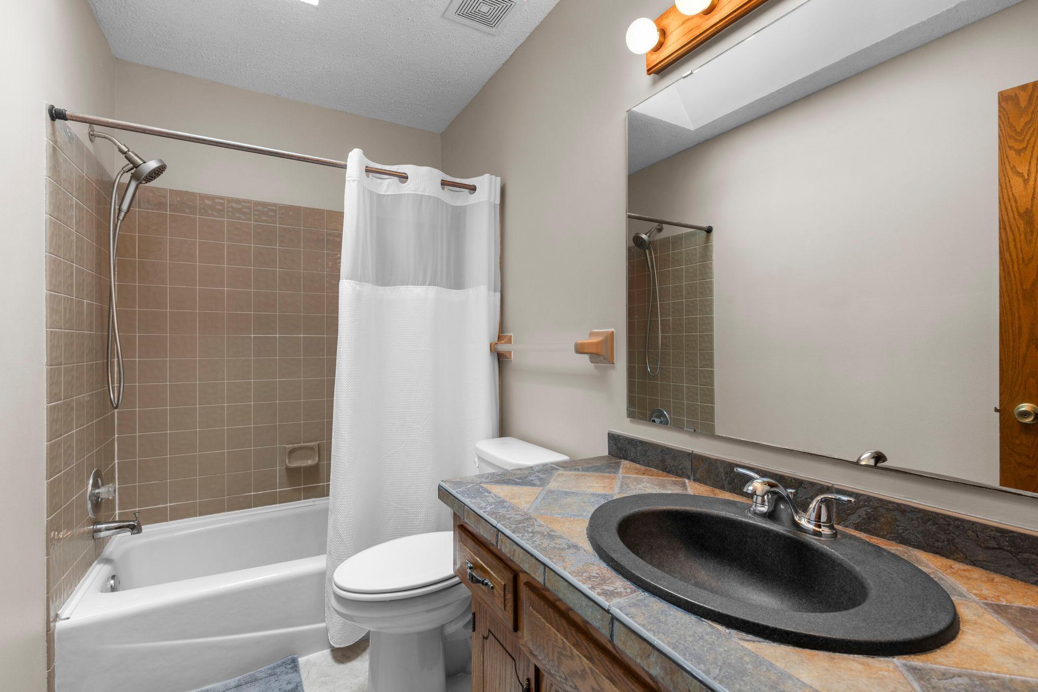49-web-or-mls-1009 Gramsey Pl-105.jpg