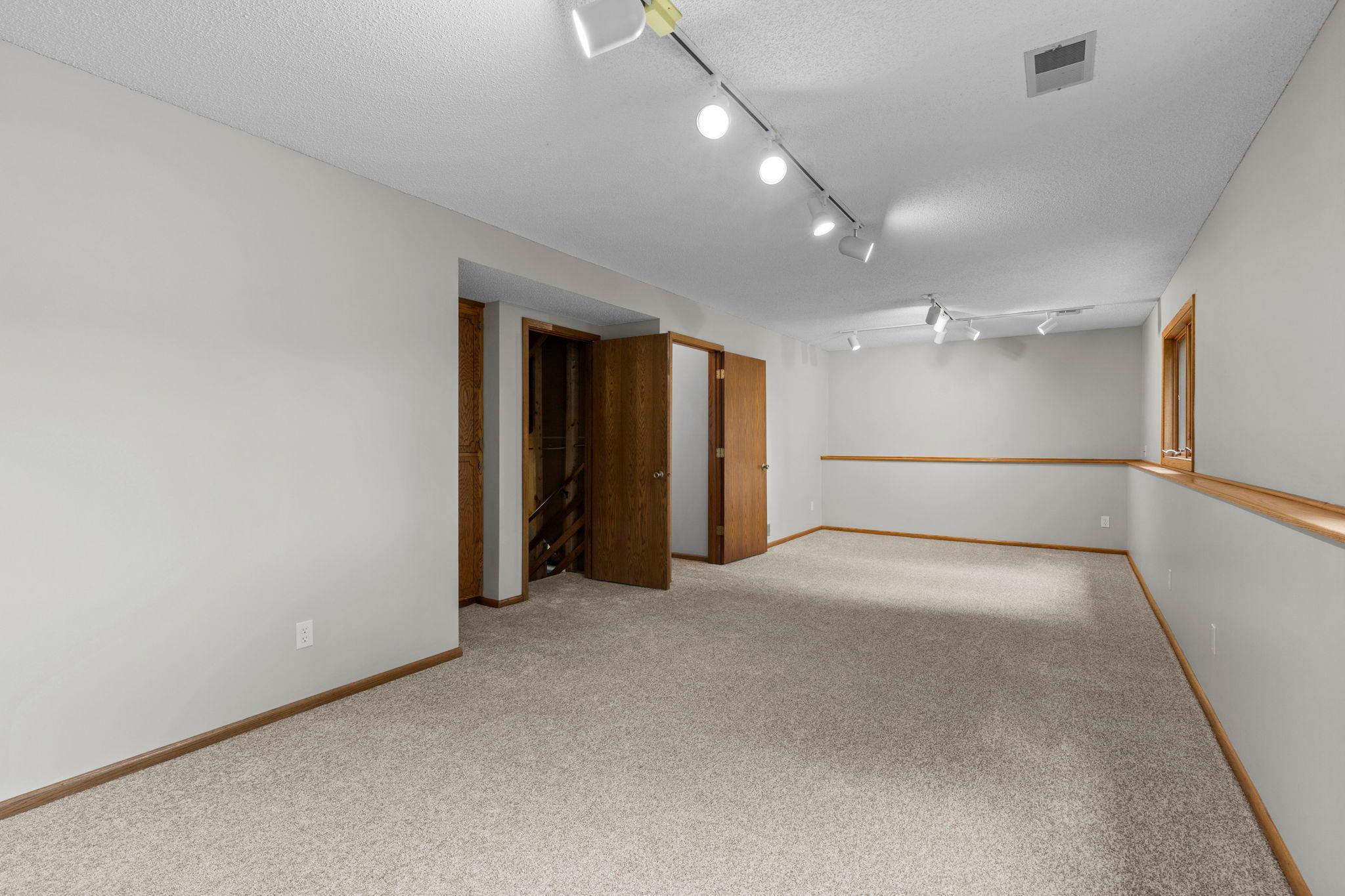 54-web-or-mls-1009 Gramsey Pl-144.jpg