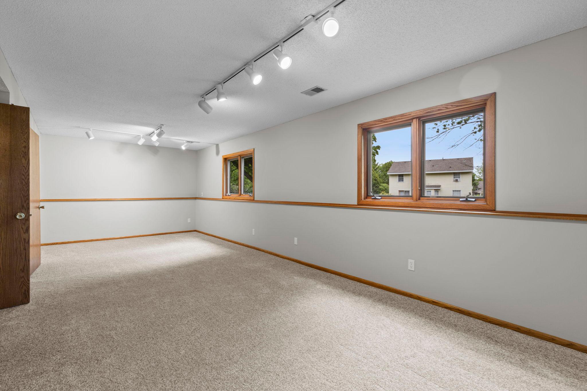 55-web-or-mls-1009 Gramsey Pl-147.jpg