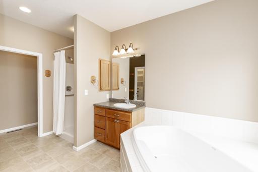 4532 Woodhaven Drive S, Fargo, ND 58104