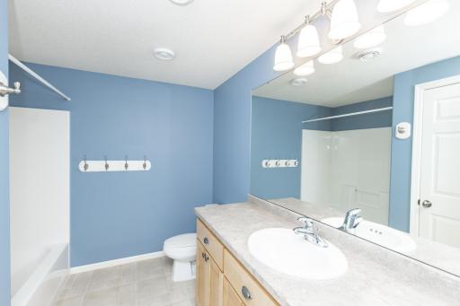 4532 Woodhaven Drive S, Fargo, ND 58104