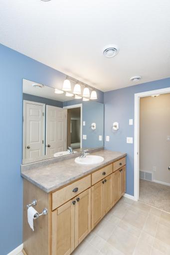 4532 Woodhaven Drive S, Fargo, ND 58104