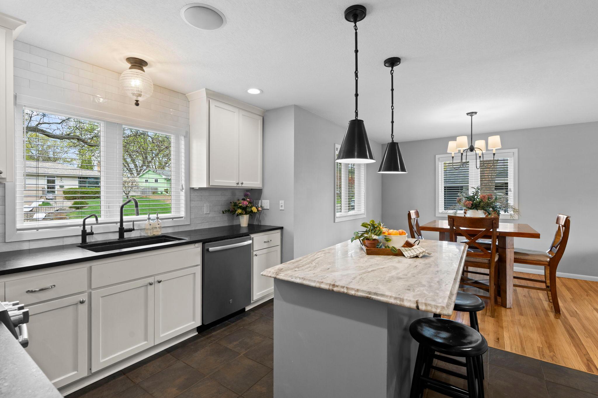 Easy dining at breakfast bar or informal dining.