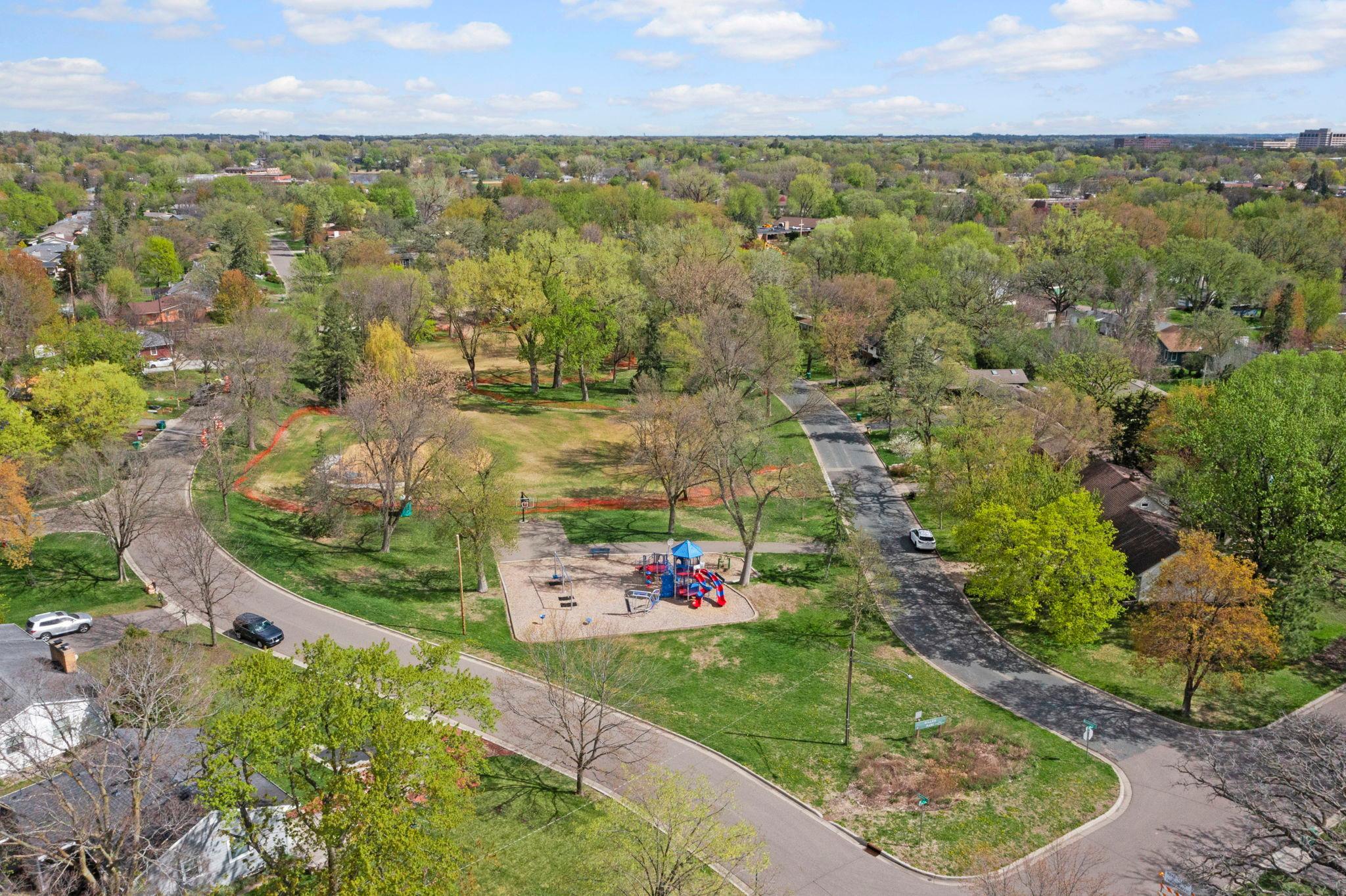 Nearby Parks / Trails.