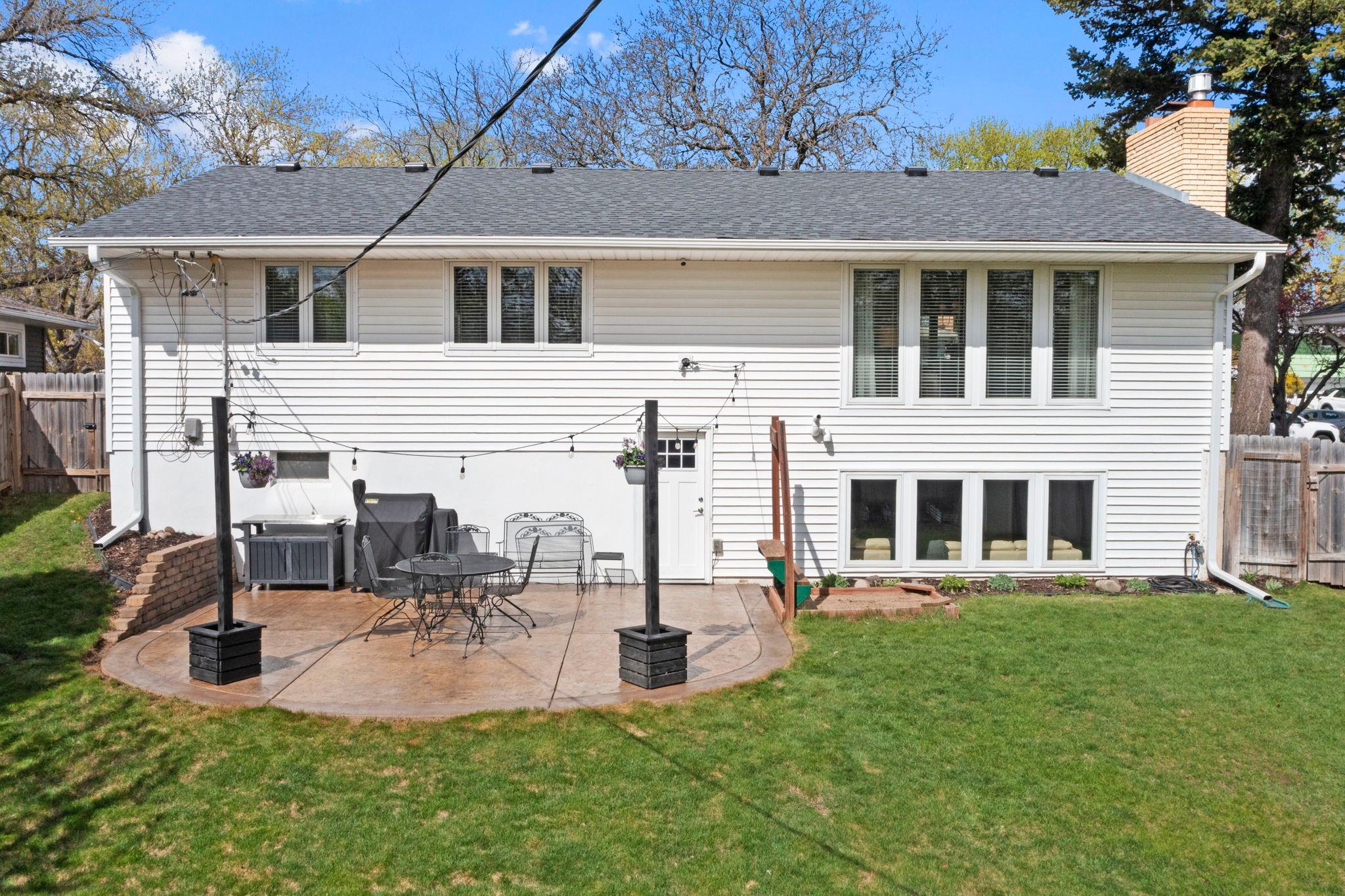 Fantastic patio retreat. Large windows!
