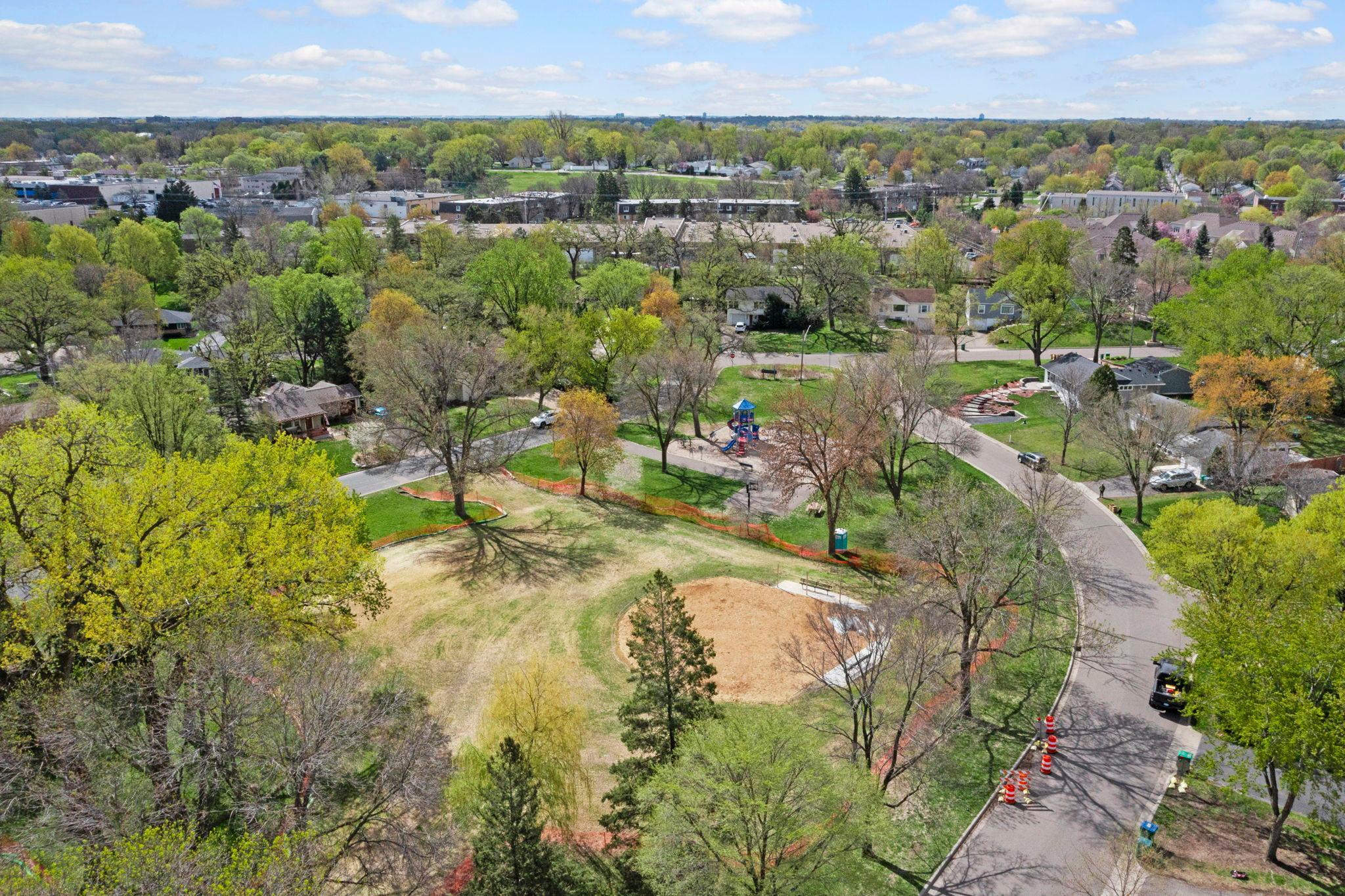Nearby Parks / Trails.