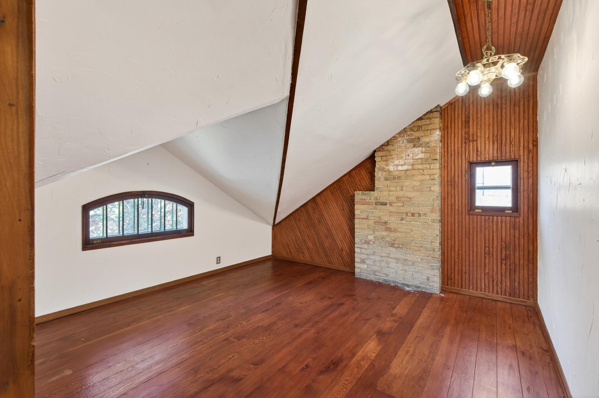 Bonus Room #1 Upstairs