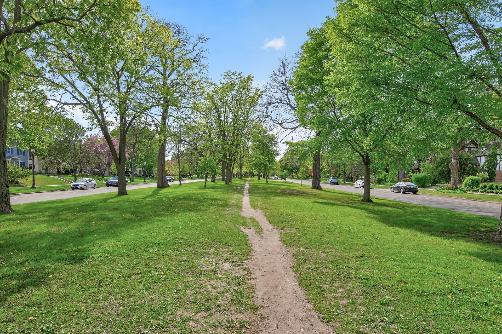 Summit Ave Blvd