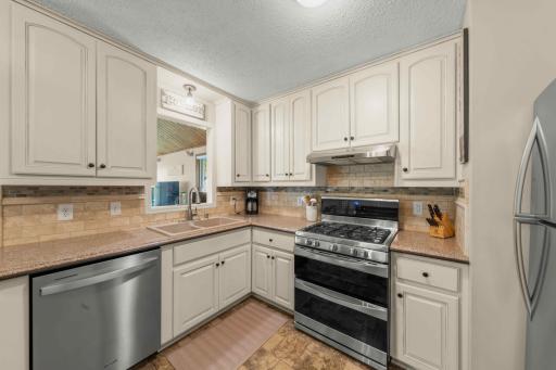 15429 Drexel Way, Saint Paul, MN 55124
