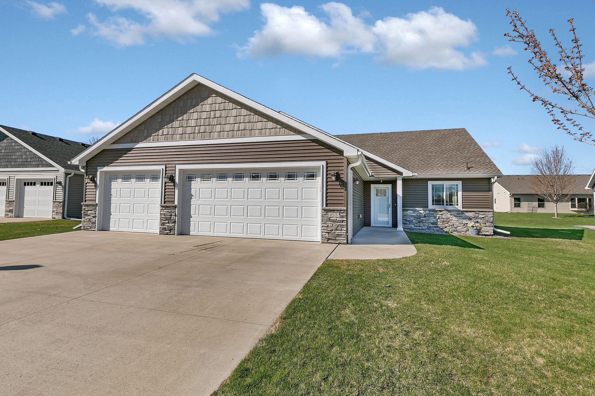 153 Glenview Loop - Patio home in popular Kensington Gardens HomeOwner's Association!