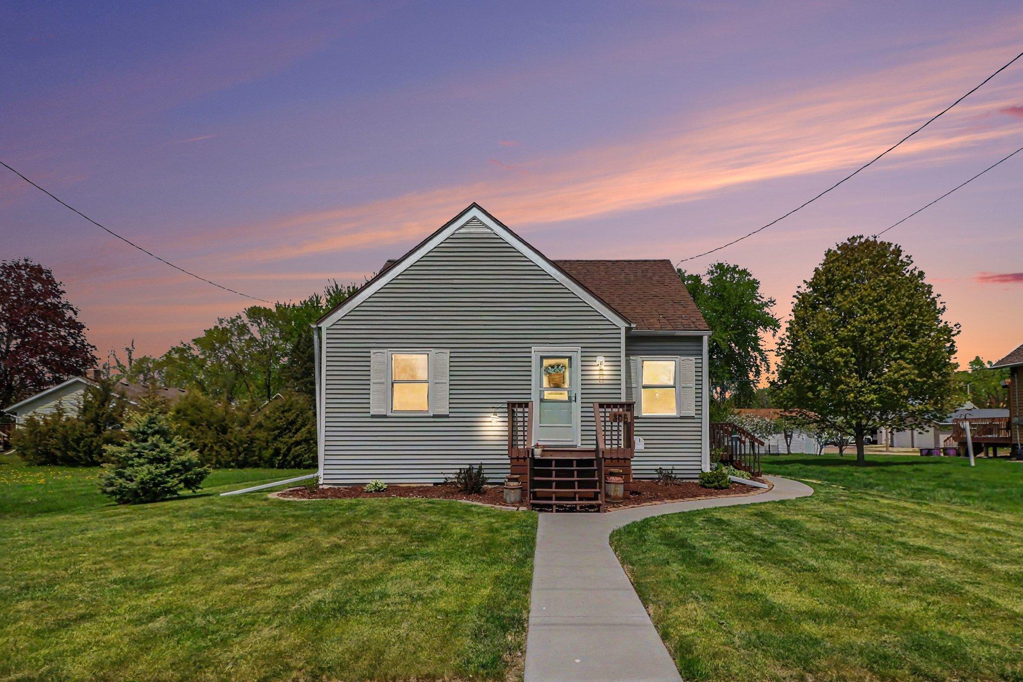 305 Oak Ave SE Montgomery MN — 1948 home with 2024 landscaping and new sidewalk, 50 min from Twin Cities