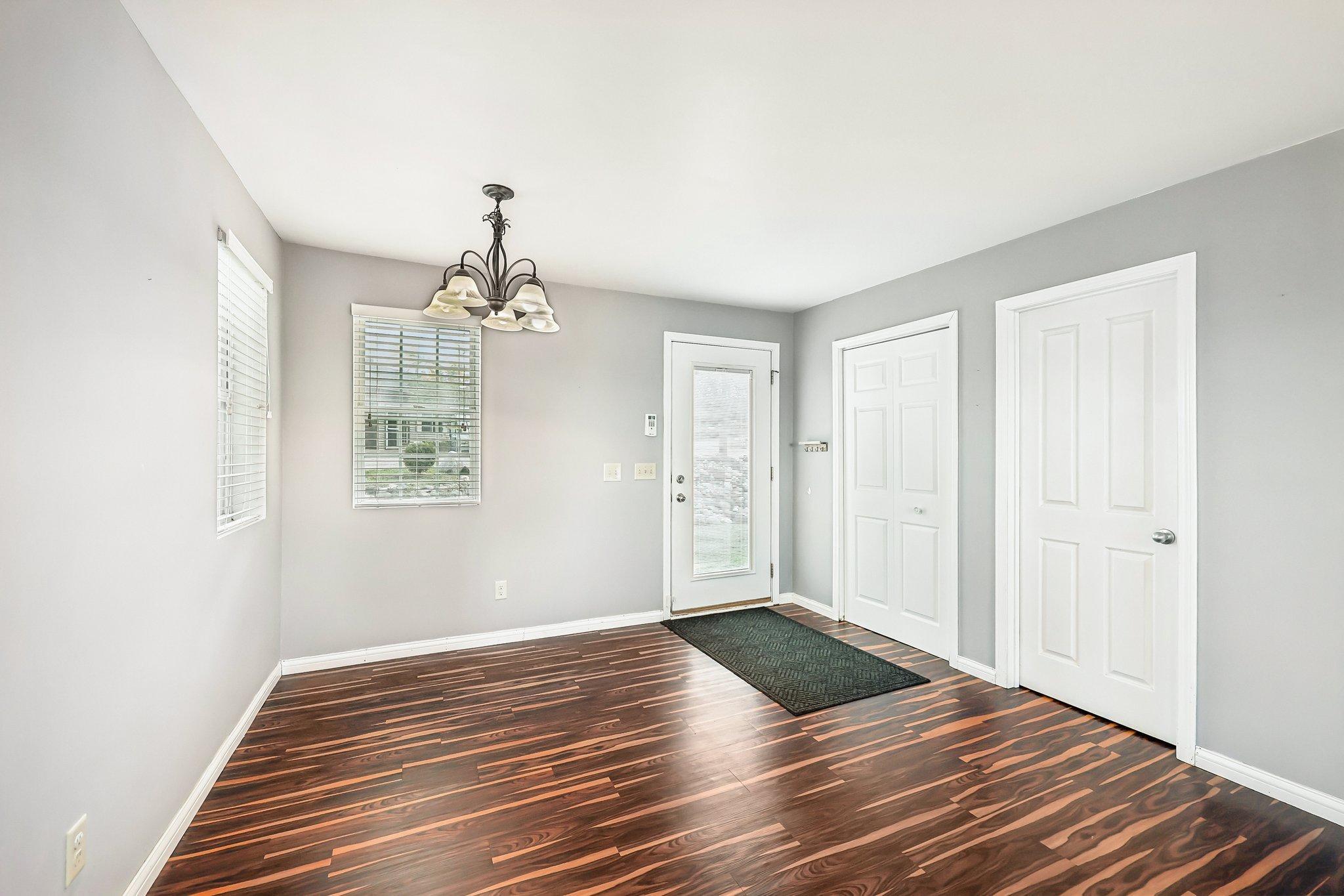 4-web-or-mls-Bonnie Glen Pkwy-S0505-004.jpg
