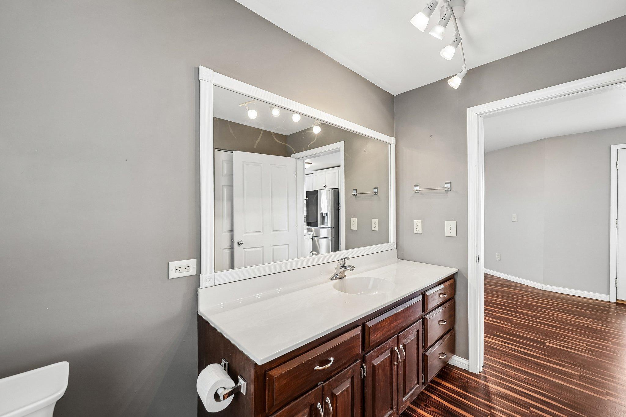 18-web-or-mls-Bonnie Glen Pkwy-S0505-018.jpg