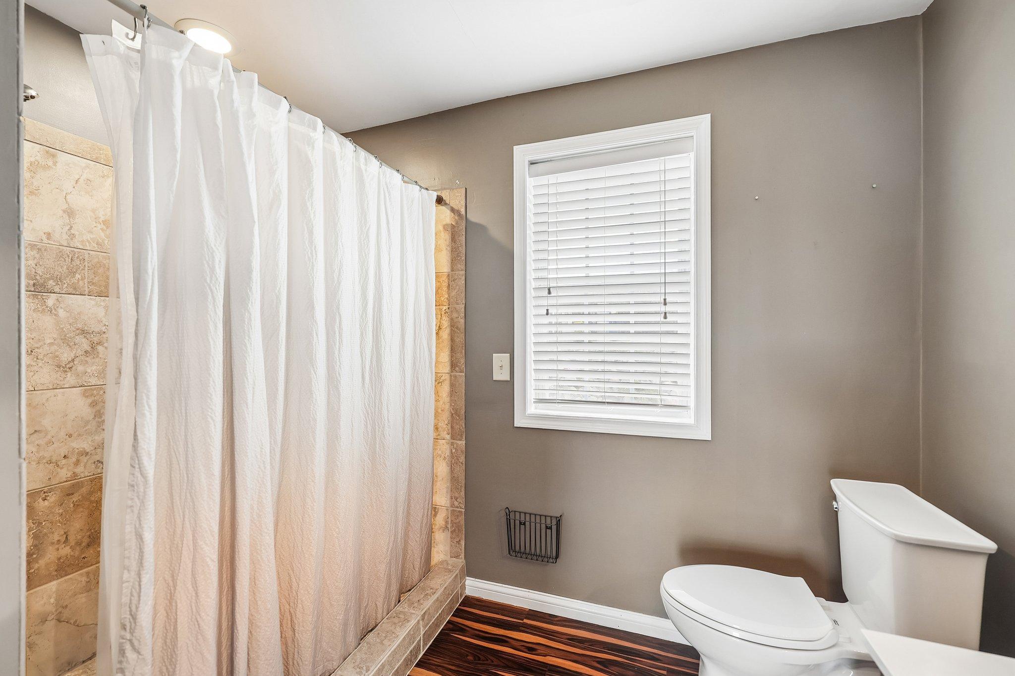 19-web-or-mls-Bonnie Glen Pkwy-S0505-019.jpg