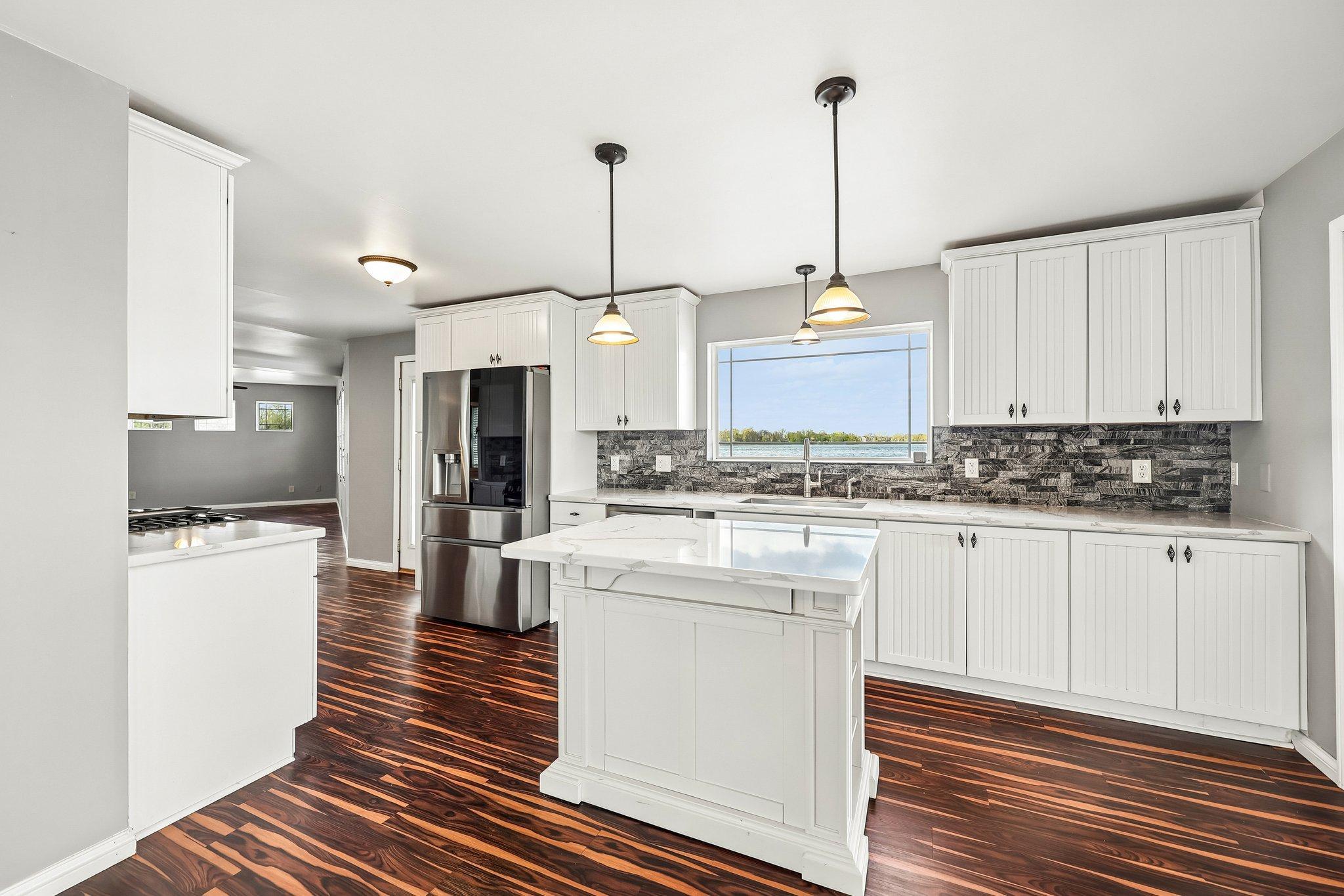 13-web-or-mls-Bonnie Glen Pkwy-S0505-013.jpg