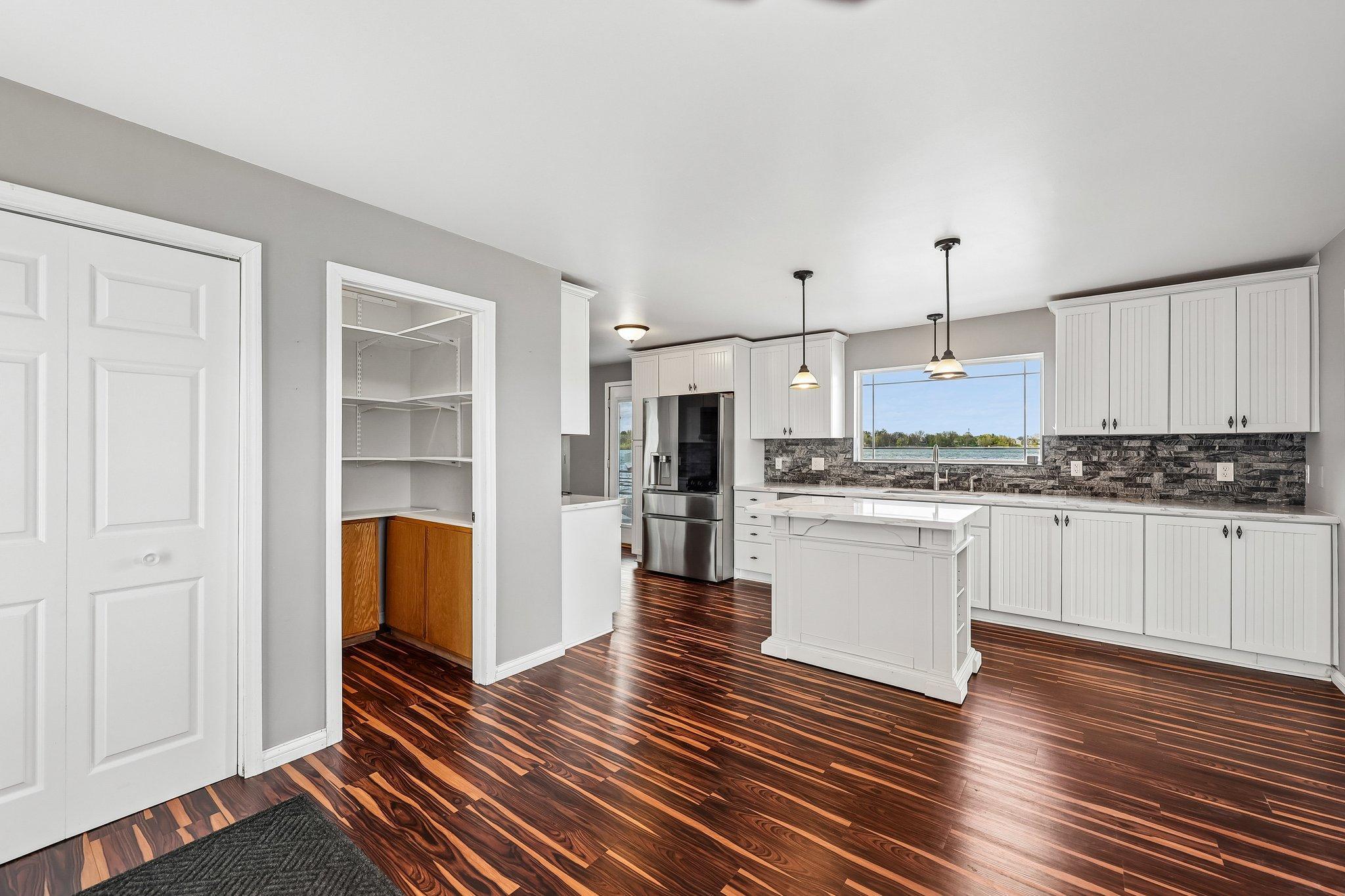 12-web-or-mls-Bonnie Glen Pkwy-S0505-012.jpg