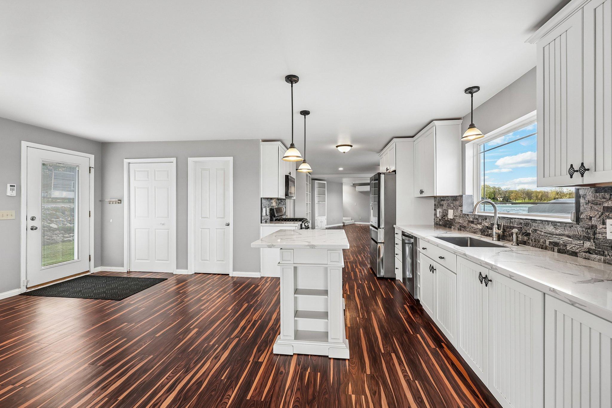 11-web-or-mls-Bonnie Glen Pkwy-S0505-011.jpg