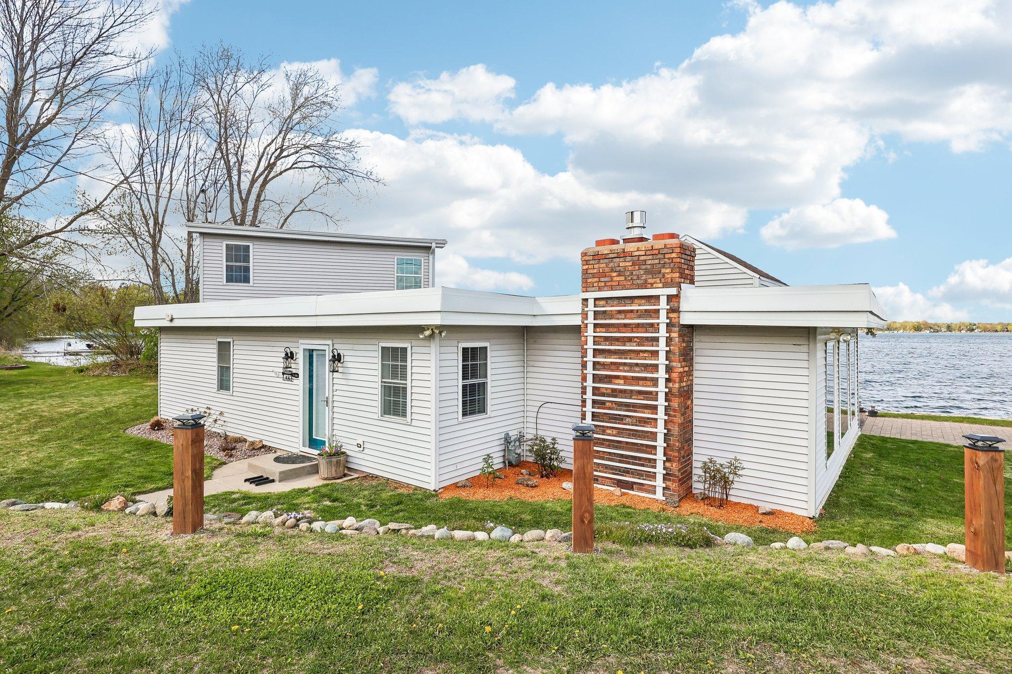 2-web-or-mls-Bonnie Glen Pkwy-S0505-002.jpg