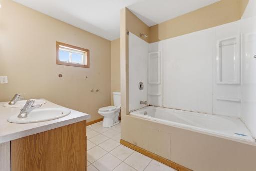 132 Gates Avenue, Kenyon, MN 55946