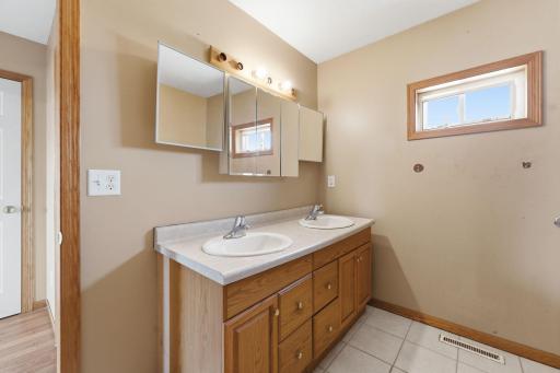 132 Gates Avenue, Kenyon, MN 55946